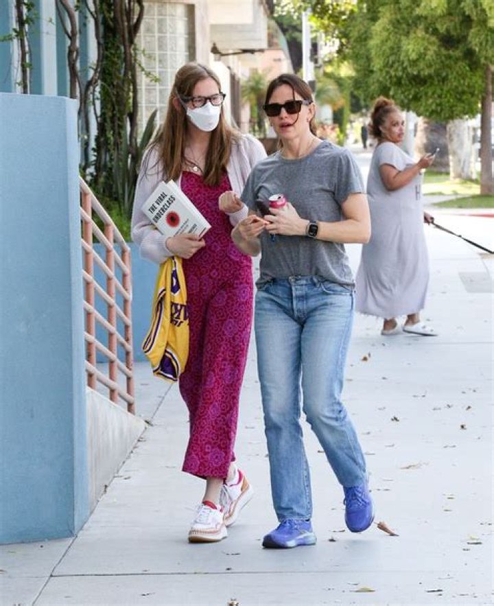 Insights And Discoveries From "Jennifer Garner And Sisters"